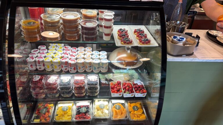 Dolci, yogurt e frutta fresca pronta da Orizzonte