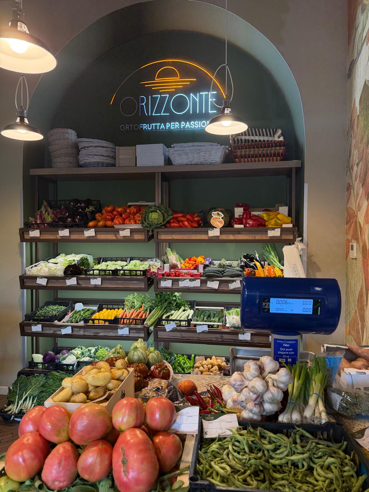Bancone ortofrutta del negozio Orizzonte